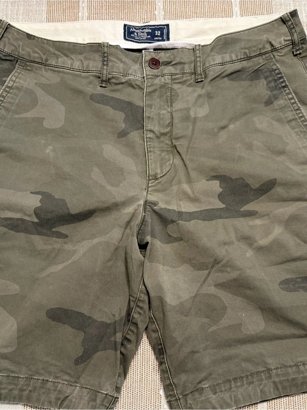 Abercrombie & Fitch Men’s Camo Cargo Shorts - Olive Green